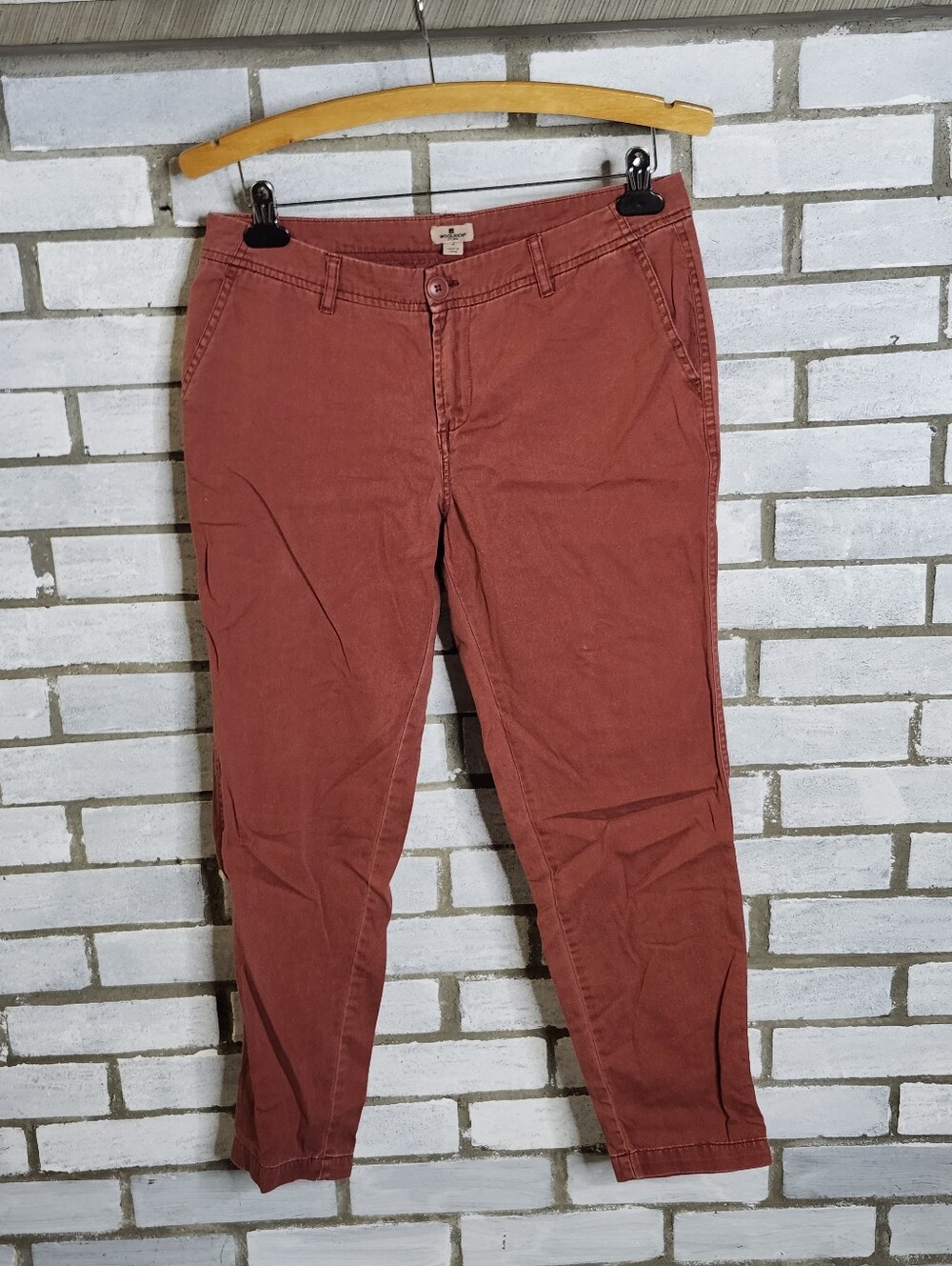 • Woolrich Women's Mid Rise Tapered Cropped Pants Size 8 Red 100% Cotton